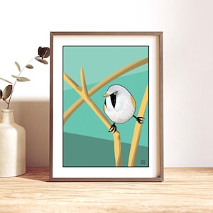 Könnte beinhalten: Gerahmter Kunstdruck mit einer stilisierten Darstellung eines kleinen Vogels mit weißem Körper, schwarzen Markierungen und gelbem Schnabel, der auf gelben Ästen vor türkisem Hintergrund sitzt. Das Kunstwerk befindet sich in einem braunen Rahmen und steht auf einer Holzoberfläche.