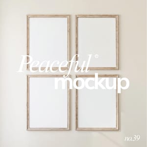 Puede incluir: Cuatro impresiones artísticas en blanco enmarcadas con marcos de madera clara se muestran en una pared de color neutro. El texto "Peaceful mockup" está superpuesto en la imagen. El número "no.39" está en la esquina inferior derecha.