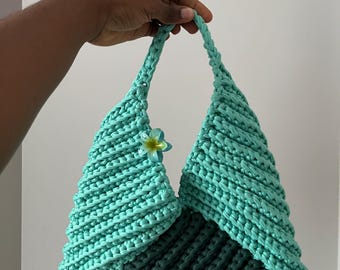 Triangle crochet bag
