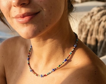 Collana di perline colorate con occhio di Allah | Collana boho placcata oro | Portafortuna estivo, collana a strati Y2K e gioiello con occhio di Allah