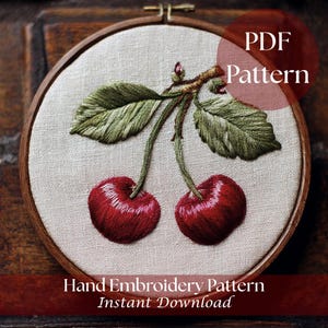 Puede incluir: Patrón bordado a mano de dos cerezas maduras con hojas y tallos verdes, en un bastidor de madera. El texto "PDF Pattern" y "Hand Embroidery Pattern Instant Download" son visibles.