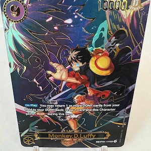 Peut inclure: Une carte à collectionner représentant Monkey D. Luffy de l'équipage du Chapeau de Paille. La carte présente un design vibrant avec une illustration du personnage, le chiffre 10000 et le mot "STRIKE". La carte comprend également des instructions de jeu.