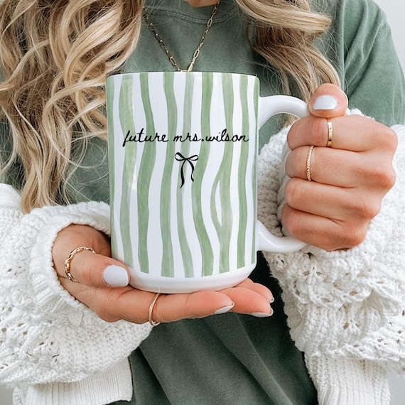 Future Mrs Mug – Engaged Mug, Bride to Be Gift, Custom Coffee Mug, Bridal Shower Gift, Engagement Gift Mug, Bride Mug