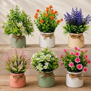 Künstliche Mini-Topfpflanze, Bonsai-Deko mit Kunstblumen, Keramiktopf mit künstlichem Grün, Tisch-, Regal- oder Bürodekoration, Einzugsgeschenk