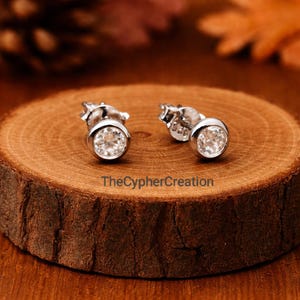 Puces d'oreilles rondes minimalistes en moissanite, puces d'oreilles en diamants argentés, bijoux classiques de tous les jours, cadeau de boucles d'oreilles de mariée, puces élégantes simples