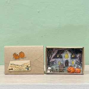 Diorama Halloween in scatola di fiammiferi, Haunted House Miniature, Scenetta dipinta a mano, Halloween Decor, Regalo, Spooky Collectible
