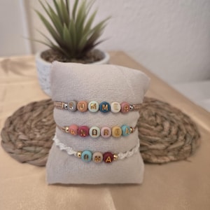 Personalisiertes Makramee-Armband mit Buchstabenperlen gold auf bunt, Namensarmband| Freundschaftsarmband| Geschenkidee