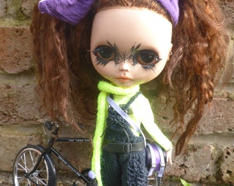 Blythe ' Billie'  Dungarees , Tee & Accessories  (BD7218)