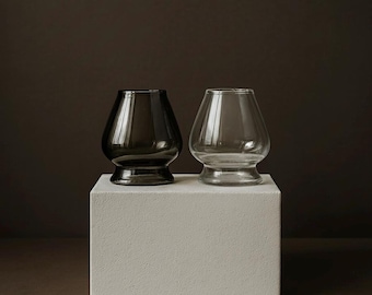 Japanischer Matcha-Schneebesenhalter aus Glas – Chasen-Ständer für Bambus-Schneebesen | Zubehör für die Teezeremonie (klar oder rauchschwarz)