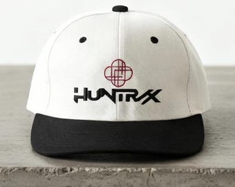Gorra snapback bordada de K-Pop Demon Hunters en blanco y negro, estilo urbano inspirado en Huntrix