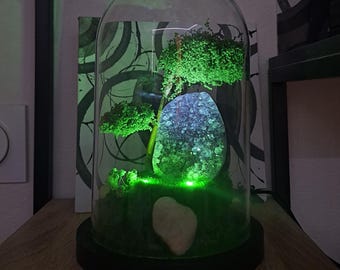 Nachtlampje met amethist en bonsai onder een glazen koepel, miniatuur zen-decoratie met LED, natuurlijke kristallen en mos, wellnesscadeau, unieke decoratie