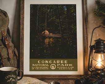 Congaree Nationalpark Camping Poster, Cypress Swamp WPA Stil druckbare Wandkunst, Glühwürmchen Wald Druck