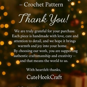 Peut inclure: Image avec le texte "Christmas Minions Magic - Crochet Pattern" et "Thank You!". L'arri&egrave;re-plan est un affichage flou de lumi&egrave;res de No&euml;l. Le texte mentionne &eacute;galement des articles faits &agrave; la main.