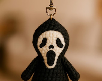 Modèle PDF au crochet de Ghostface, porte-clés amigurumi horreur, cadeau d'Halloween à faire soi-même, téléchargement instantané