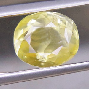 Ceylon Natural Unheated Yellow sapphire 3.23 ct oval Precious gemstone