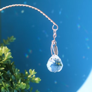 Atrapasol de plumas pequeñas, regalo conmemorativo de cristal, prisma colgante para ventana, regalo para la pérdida de un ser querido