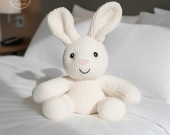 Lapin au crochet blanc en peluche amigurumi