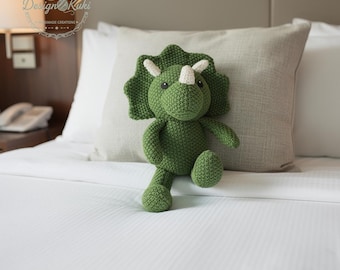 Peluche amigurumi verte en peluche tricératops au crochet
