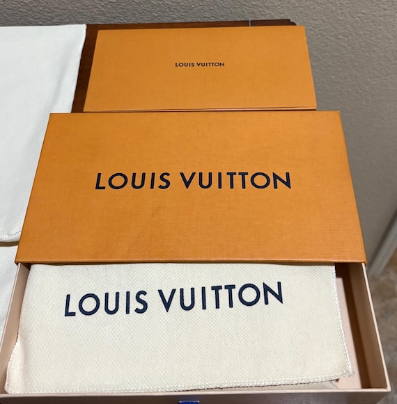 Authentic Louis Vuitton Set - image 10