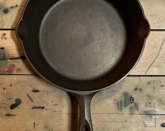 Unknown Pointy Vintage Cast Iron Chicken Fryer