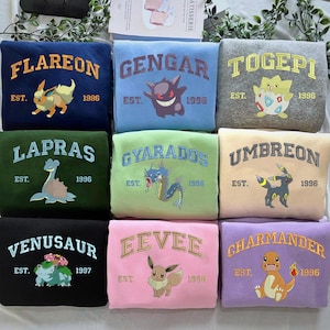 Broderad Varsity Poke-tröja, Anpassad Vintage Retro T-shirt, Personlig Anime-älskare Gåva Babytröja, Vardagskläder