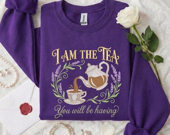Camiseta bordada "I Am The Tea", sudadera con tetera lavanda, sudadera con capucha retro floral con temática de té, ropa vintage de estética cottagecore