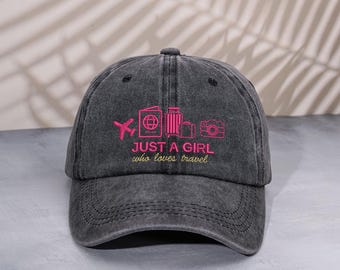 Gorra de béisbol bordada "Just A Girl Who Loves Travel", gorra estilo "dad hat" con icono de pasaporte rosa vintage, gorra de perfil bajo estilo "Retro Wanderlust Adventure".