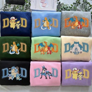 Besticktes Dad Poke Evolution Baby T-Shirt, Vintage Gamer T-Shirt, Retro Vaterschafts-Sweatshirt, personalisiertes Geburtstagsgeschenk für neue Papa Helden