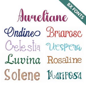 Peut inclure: Un affichage numérique de styles de police de broderie présentant les noms Aureliane, Ondine, Briarose, Celestia, Vespera, Luvina, Rosaline, Solene et Mariposa dans diverses couleurs dont rose, bleu, rouge, violet, sarcelle, vert, marron et beige.