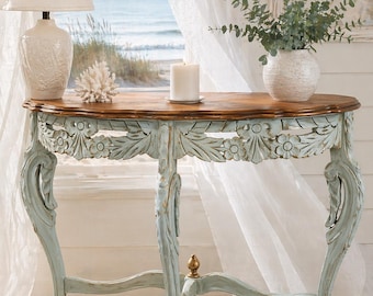 Mesa consola de estilo provenzal francés, color aguamarina y dorado envejecido, mesa de entrada de madera tallada, muebles de estilo rústico costero vintage.