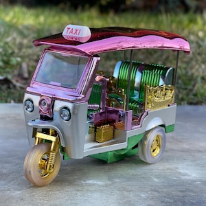 Thai Tuk Tuk Taxi Car Model Figurine Rickshaw Collectible Home Decor Thailand Souvenir with Gift Box 5&quot;