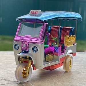 Thai Tuk Tuk Taxi Car Model Figurine Rickshaw Collectible Home Decor Thailand Souvenir with Gift Box 5"