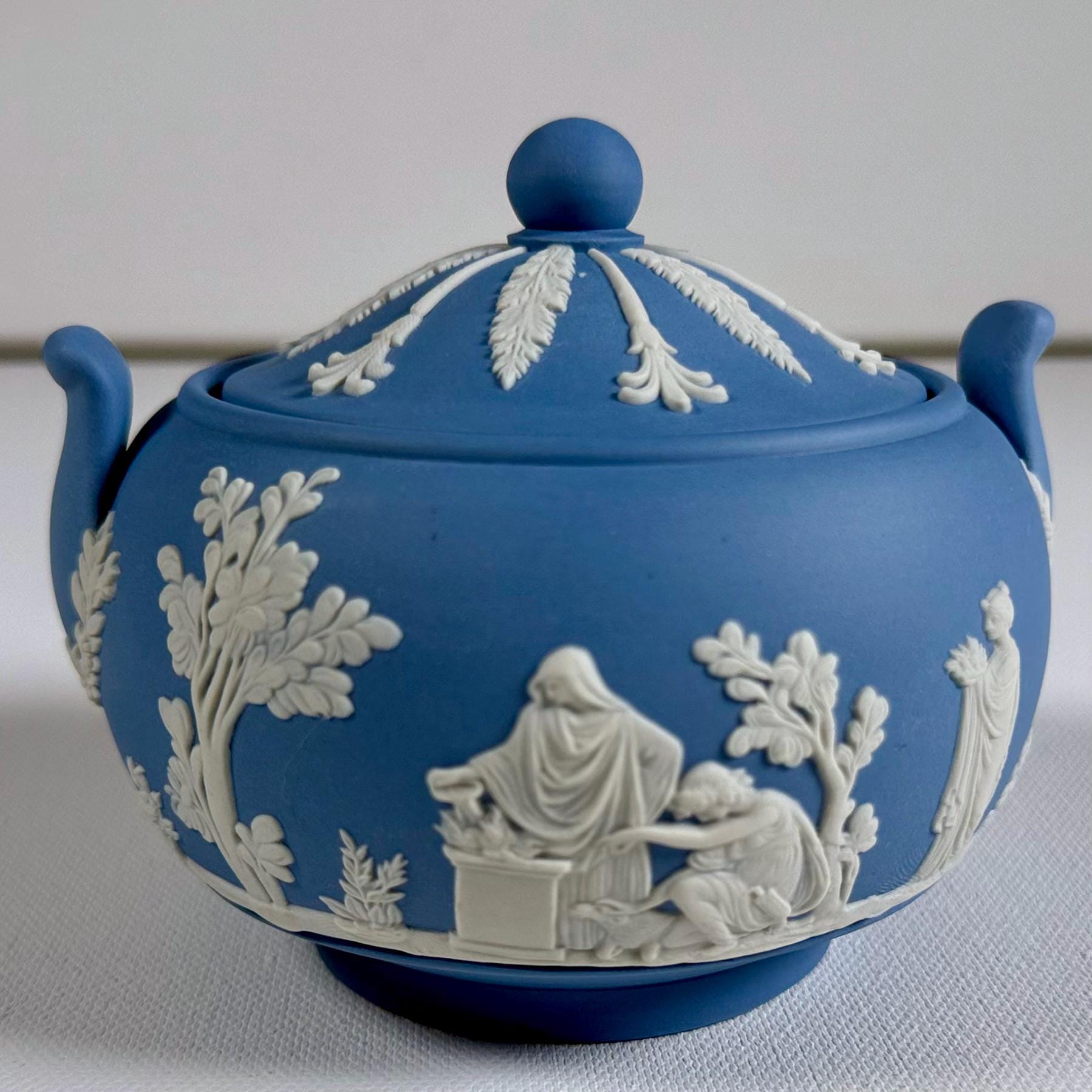 Wedgwood blue vase - Etsy 日本