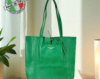 Groene Italiaanse schoudertas: designerhandtas, made in Italy