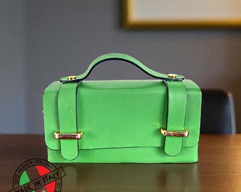 Italiaanse leren crossbodytas: leliegroene designerhandtas, made in Italy