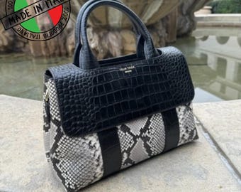 Italiaanse leren schoudertas met reliëf: tweekleurige handtas, made in Italy