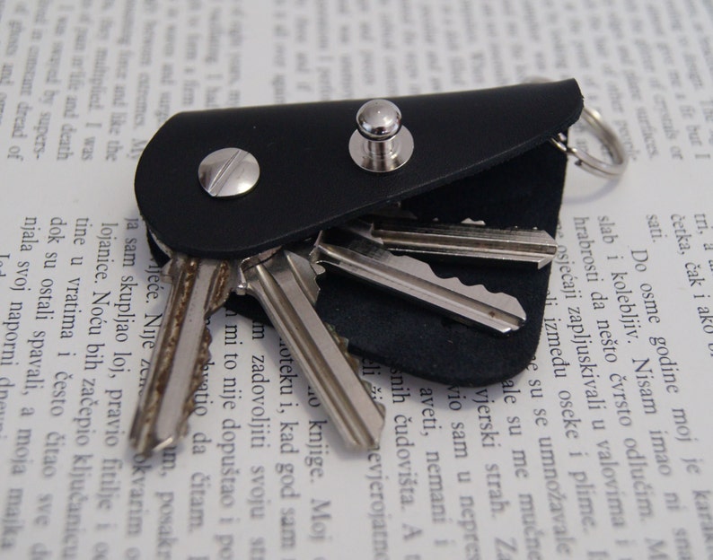 Leather keychain, key holder, holds 1-4 regular keys, soft leather, 5 mm shaft 13/64 inch image 3