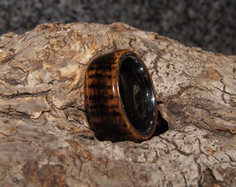 Oak  wood & tungsten ring - burned - size 10.5