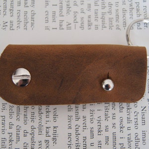 Leather keychain, key holder, holds 1-4 regular keys, old look, 5 mm shaft ( 13/64 inch )