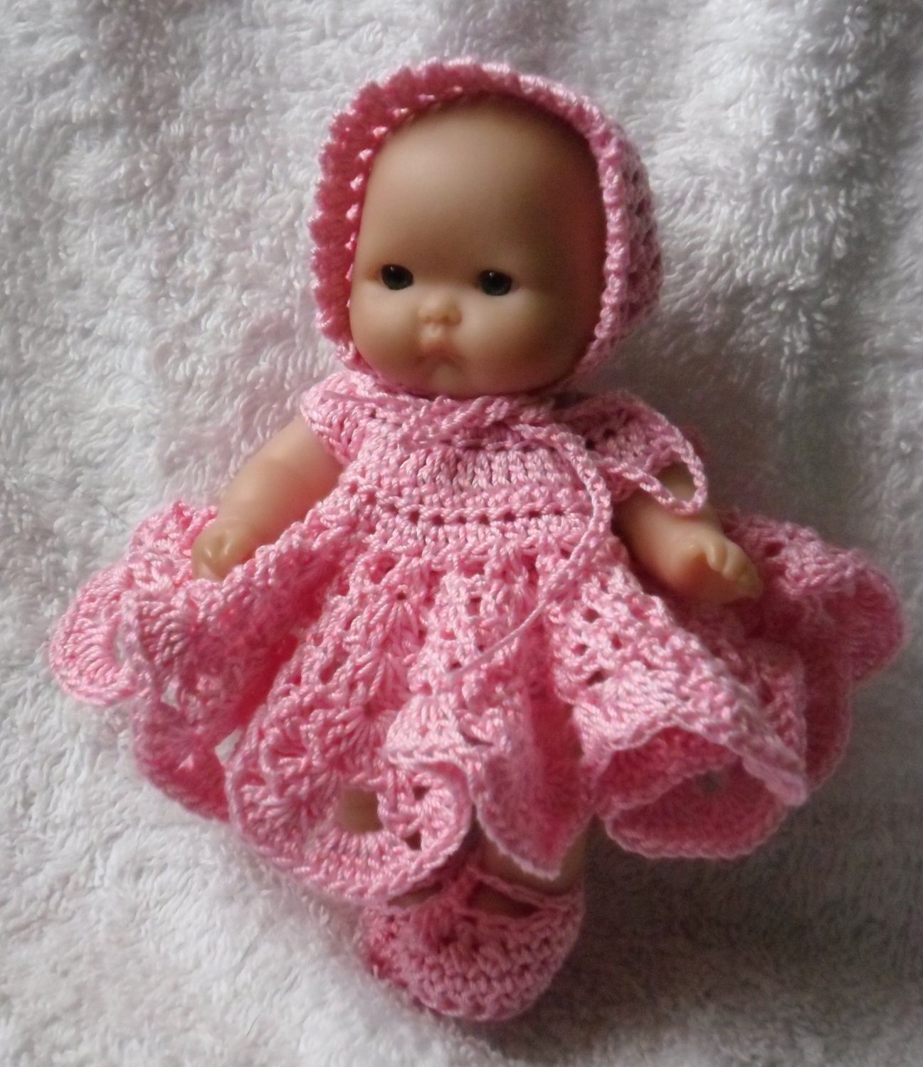 Free Easy Crochet Thread Dress Pattern For 5Inch Dolls (Lots To Love