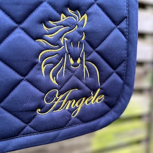 Tapis de selle brodé personnalisé pour cheval de saut d'obstacles avec votre nom et votre cheval, cadeau pour cavalier, cadeau pour cavalier image 9