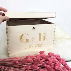 Houten gegraveerde envelopdoos met monogram in romantische botanische stijl, trouwkaarthouder, trouwkaartdoos, boho trouwstijl decor