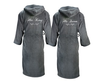 Ensemble de peignoirs à capuche avec motif Son Roi et Sa Reine - robes de chambre brodées - peignoirs assortis pour couples - peignoirs gris foncé