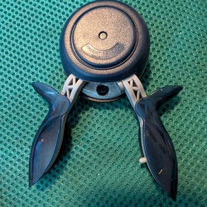 "Stanzer ""Fiskars"" 1970er Jahre aus Papier."
