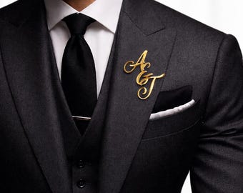 Spilla da bavero personalizzata con iniziale per uomo, spilla personalizzata con monogramma per abito, regalo per lo sposo e i testimoni, spilla personalizzata con iniziale, spilla elegante per giacca