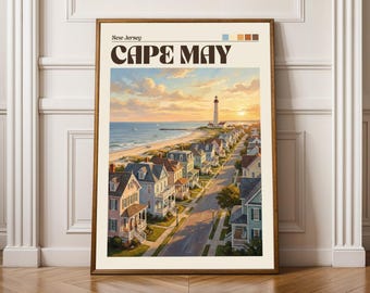 Może przedstawiać: Oprawiony wydruk przedstawiający Cape May, New Jersey. Grafika przedstawia latarnię morską, plażę i kolorowe domy pod zachodzącym słońcem. Słowa "Cape May" są wyraźnie widoczne.