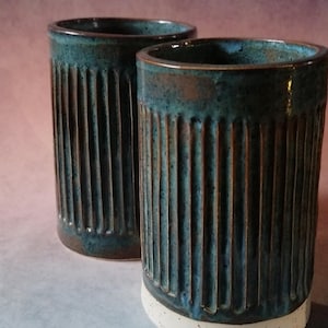 Rafraîchisseur en grès texturé pour bouteille de vin, Pot à ustensiles stylé  en céramique, Vase bleu marron en poterie