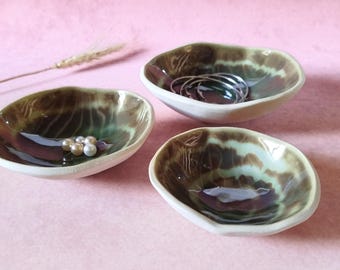 Green Ceramic Snack Bowl – Handmade Pottery Appetizer Dish, Artisan Small Serving Bowl for Tapas and Sauces