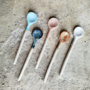 Keramik Löffel lang – Langer Löffel mit Stiel – Handgemachter Dessert- und Kaffeelöffel – Elegantes Küchenaccessoire