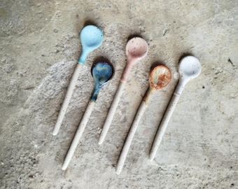 Cucchiaino in ceramica piccolo con manico lungo – Cucchiaio artigianale per caffè, tè o dessert – Cucchiaio lungo elegante e originale